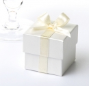 Geschenkbox mit Schleife - cream
